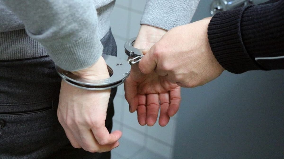 Мужчина дважды сбегал от полиции. На третий раз сам пришёл к ним на обед