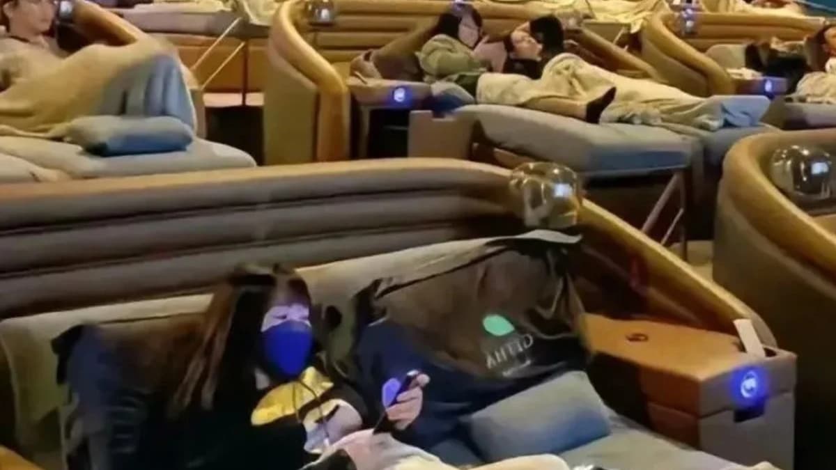 Wake up, Neo. Кинотеатр в Китае продает билеты на сеансы дневного сна