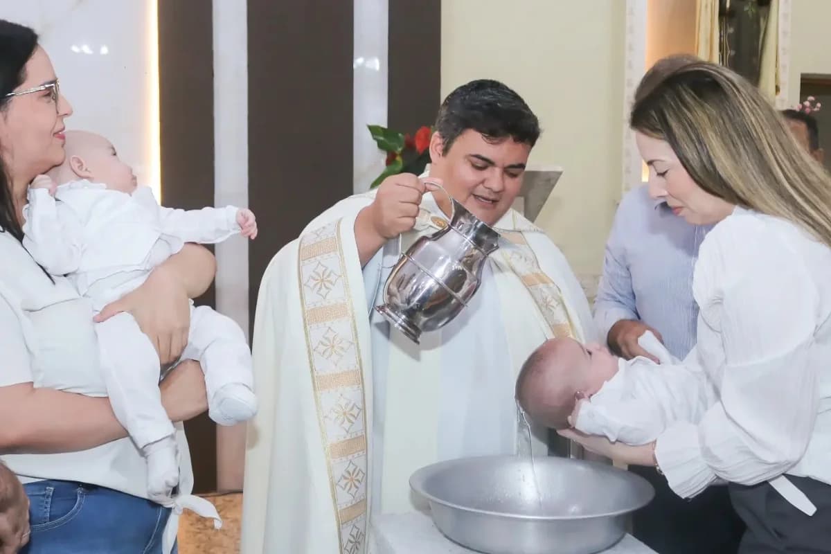 Священник случайно дважды крестил одного ребёнка, перепутав братьев-близнецов